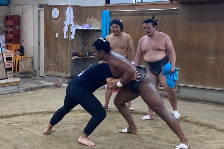 Tokyo Sumo Morning Practice with Guide – Ringside Live Training