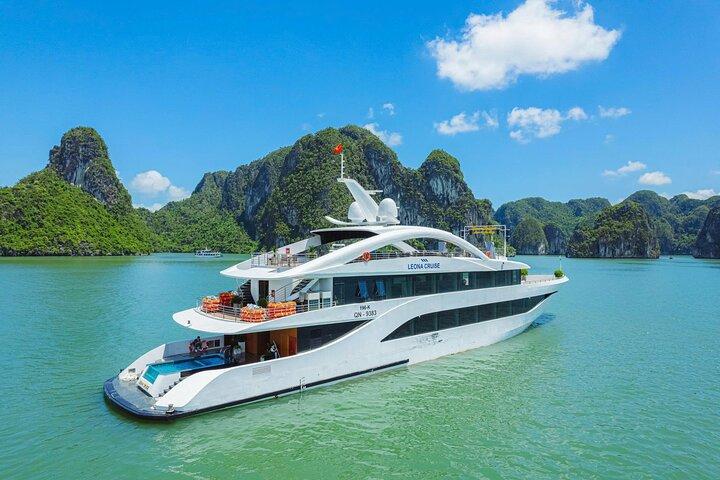 Luxury Halong Bay Day Tour from Hanoi – Buffet, Jacuzzi & Views