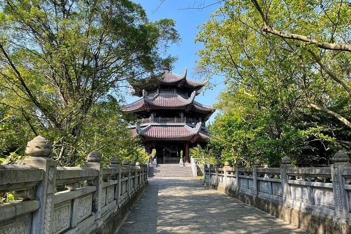 From Hanoi: Luxury Day Trip to Bai Dinh, Trang An & Mua Caves