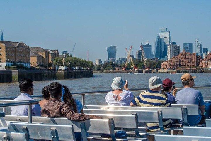London Thames River Cruise Tour with Drinks and Dine Options