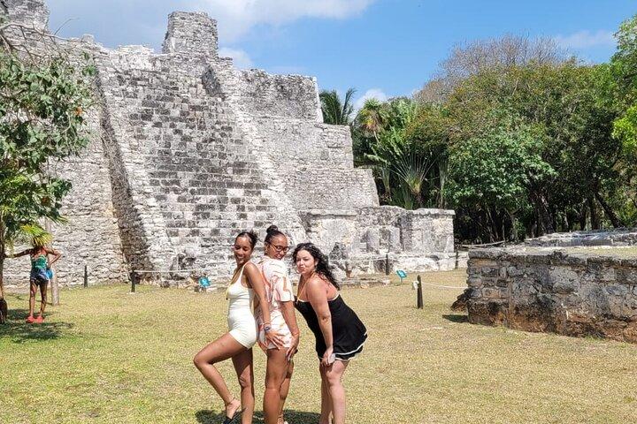 Cancun City Sightseeing and Shopping Tour on a Double Decker bus