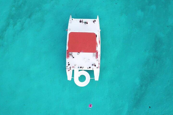 Cancun Dancer Cruise to Isla Mujeres with Snorkeling and Lunch