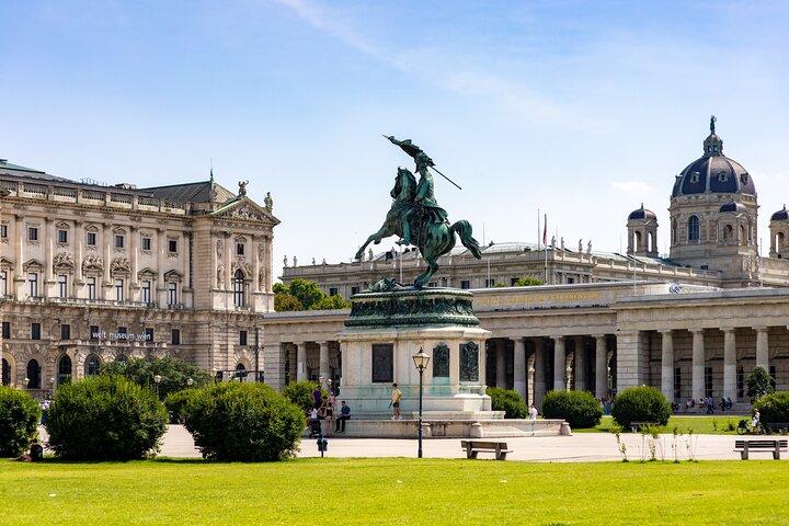 Guided city tour in Vienna: the emergence of a cosmopolitan city