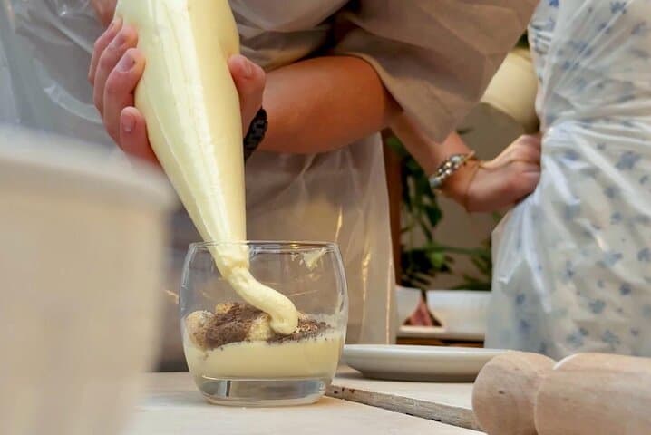 Rome Pasta and Tiramisu Class: Ravioli, Fettuccine & Fine Wine 5*