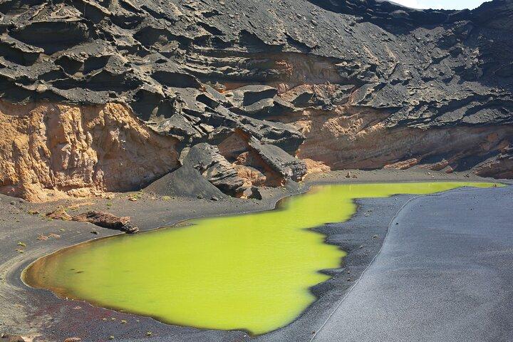 Private tour from Lanzarote: Timanfaya, El Golfo & Los Hervideros