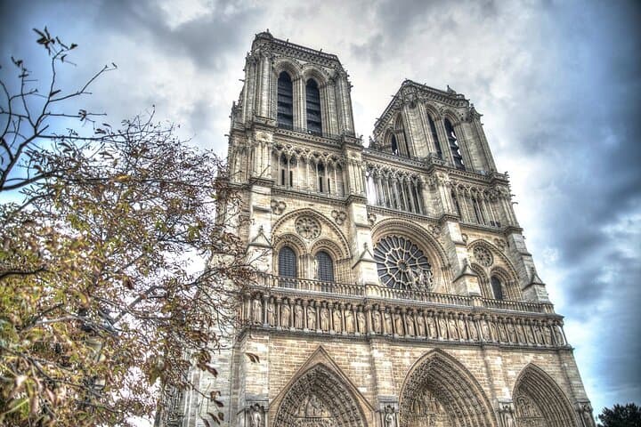 Notre Dame Guided Tour with Scheduled Group Access Option