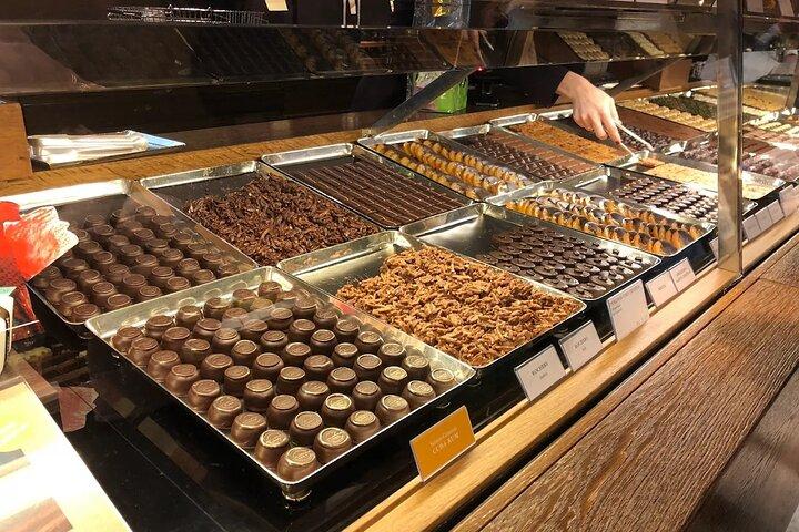 Zurich City Tour with Chocolate Tasting and Lake Cruise