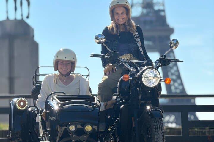 Vintage Side-car Tour and Crepe tasting near the Eiffel Tower