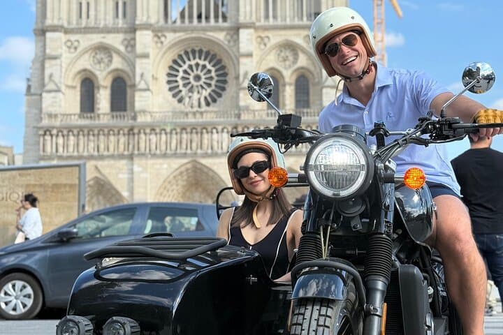 Vintage Side-car Tour and Crepe tasting near the Eiffel Tower