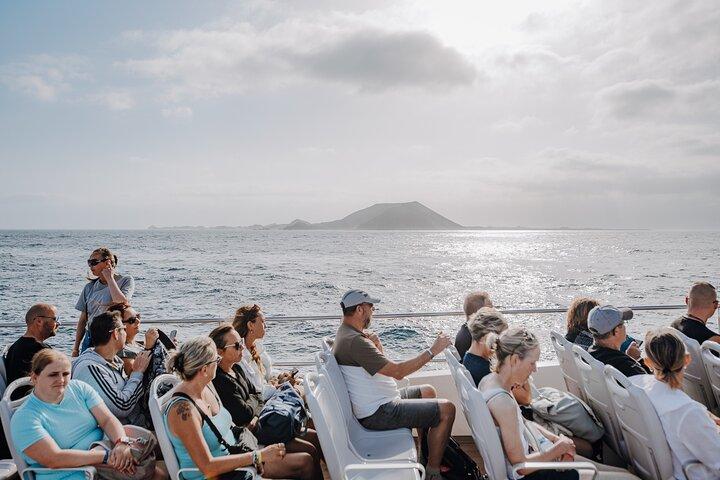 Lanzarote:Ferry ticket to Fuerteventura with free wifi