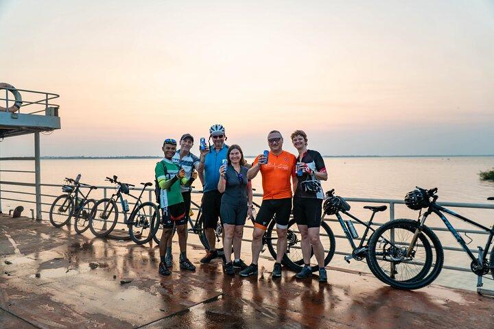 Phnom Penh to Silk Island Sunset Bike Tour/ E-Bike or Tuk Tuk