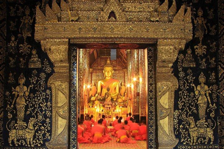 Luang Prabang Almsgiving, Temples and Phu Si Hill Private Tour