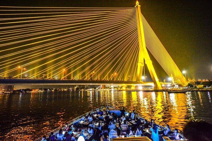 Bangkok: Luxury White Dinner Cruise Free Flow Beer and Wine