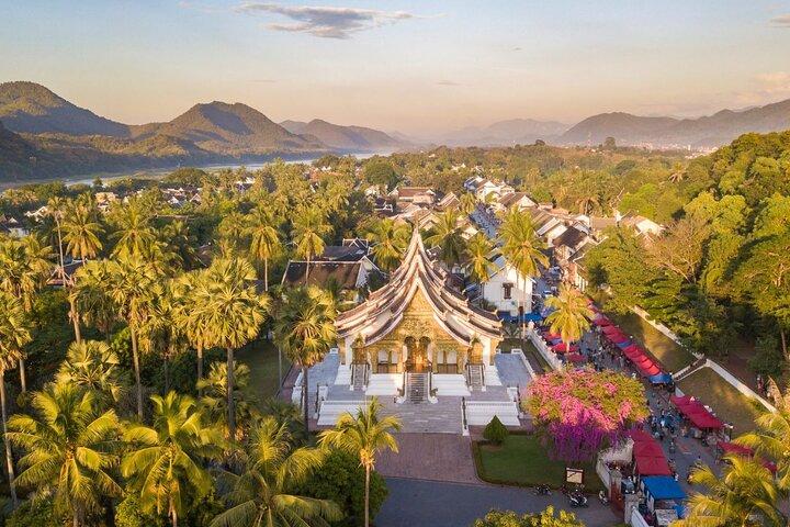 Luang Prabang Almsgiving, Temples and Phu Si Hill Private Tour