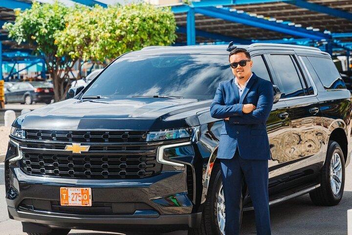Private Round - Trip Airport Transfer in Aruba Luxury SUV