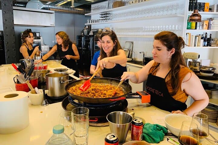 Santa Caterina Market Tour, Tapas & Paella Cooking Class