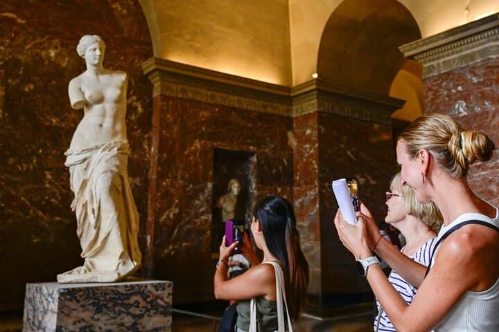 Louvre Museum Access Guided Tour with Mona Lisa