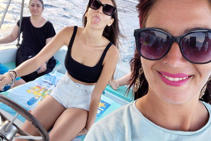 Excursions by boat: Gardens Naxos-Taormina-Isola Bella-DELFINI