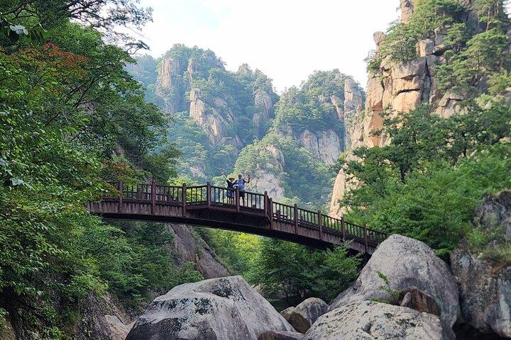 2-Day Hike through the Scenic Valleys of Mt. Seoraksan from Seoul