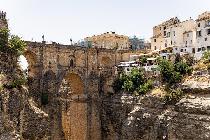 Ronda & Setenil de las Bodegas, land of contrasts /Semi-private