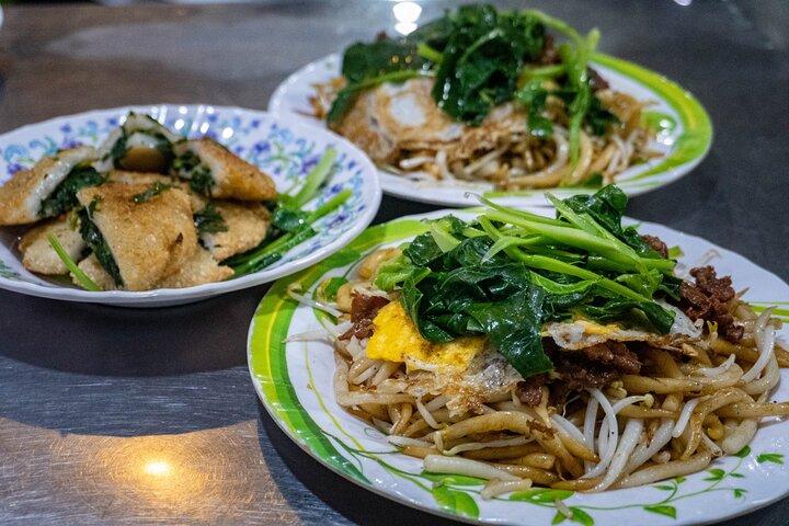 Phnom Penh Evening Foodie Vespa Tour / Tuk Tuk Available