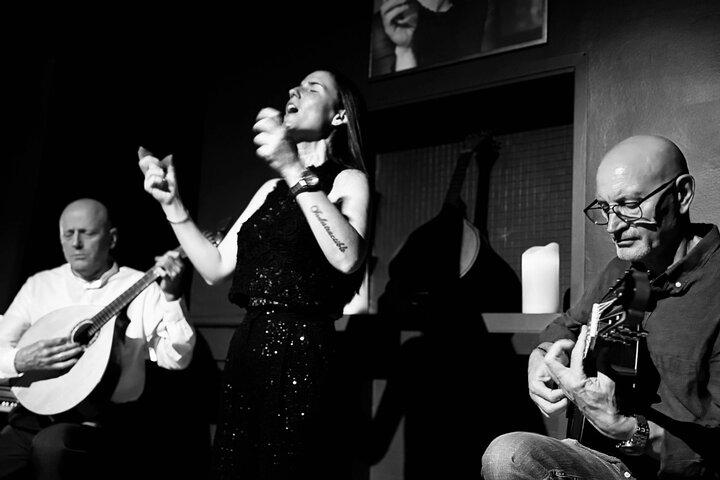 Porto : Fado and Porto Wine Show at the Trinity Noble Hall