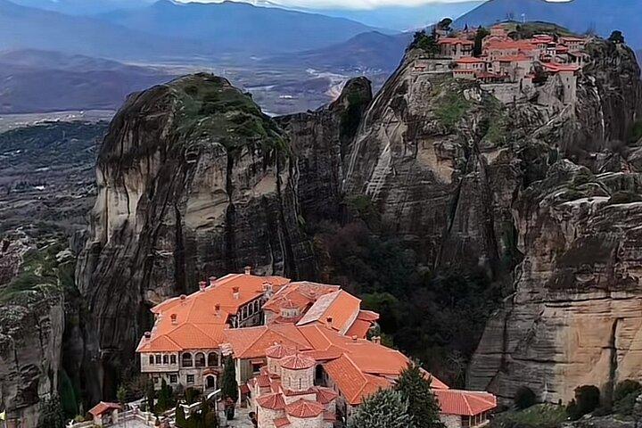 Delphi & Meteora 2-Day Trip from Athens with Hotel & Guided Tour
