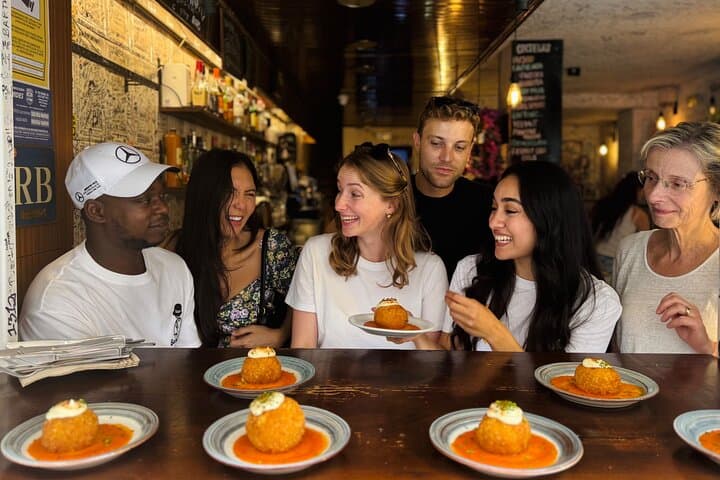 Barcelona: Gothic And El Born Food Tour with Tapas and Wine