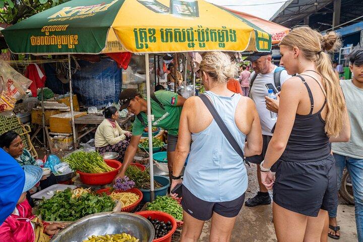 Phnom Penh Silk Island Bike Tour/ E-Bike or Tuk Tuk