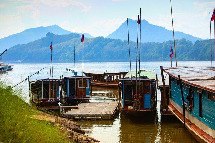 Luang Prabang Alms Giving Ceremony and Mekong Cruise with Lunch
