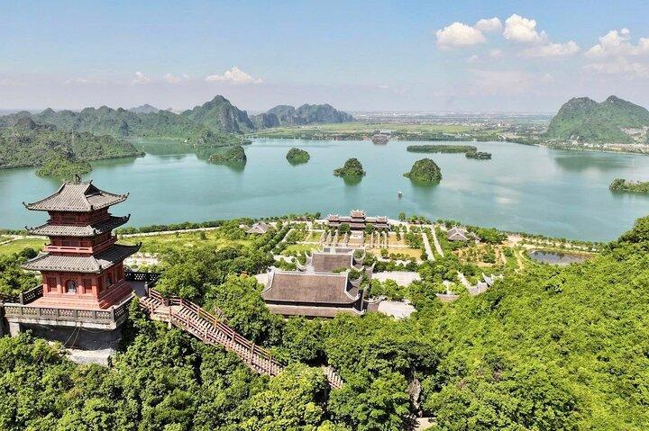 Hanoi City Cycling Tour: West Lake, Old Quarter & Cultural Sights