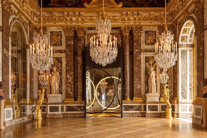 Versailles Guided Tour of the Palace with Gardens and Trianon