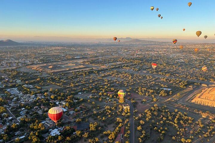Hot air balloon from CDMX and Restaurant la Gruta (ORIGINAL)