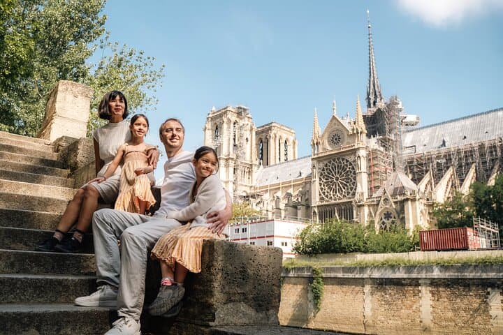 Latin Quarter Highlights Walking Tour with Notre Dame Entry