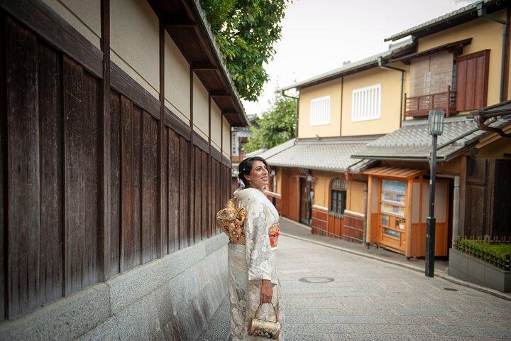A Privately Guided Photoshoot in Beautiful Kyoto by a Pro