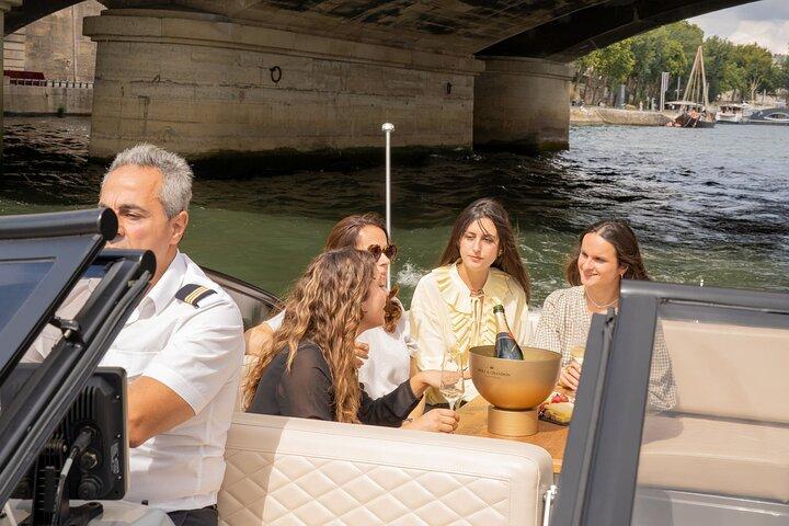 Paris Private River Cruise with Champagne from the Eiffel Tower