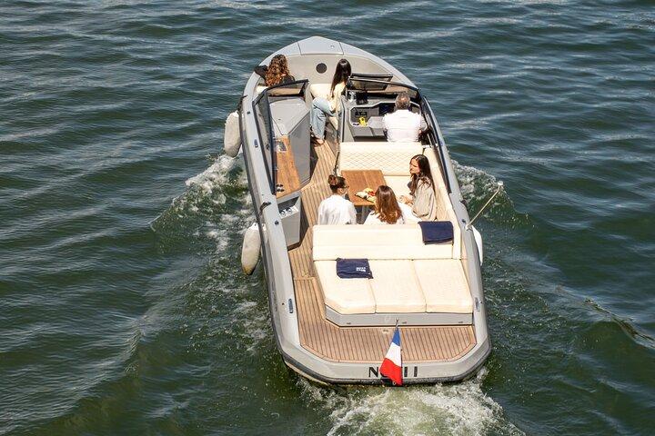 Paris Private River Cruise with Champagne from the Eiffel Tower