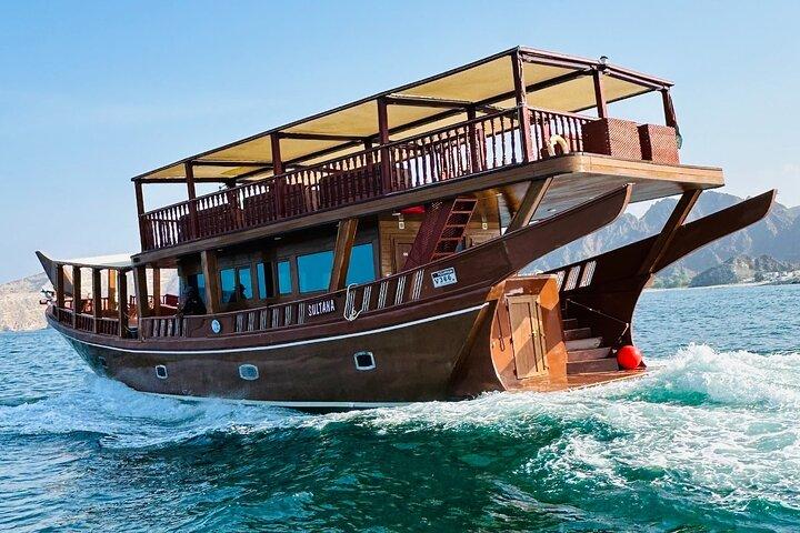 Muscat Omani Dhow Cruise and Snorkeling Tour