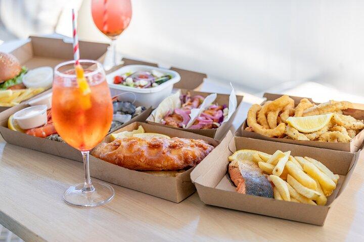 Noosa Queen Seafood Lunch Cruise - Complimentary Drink On Arrival