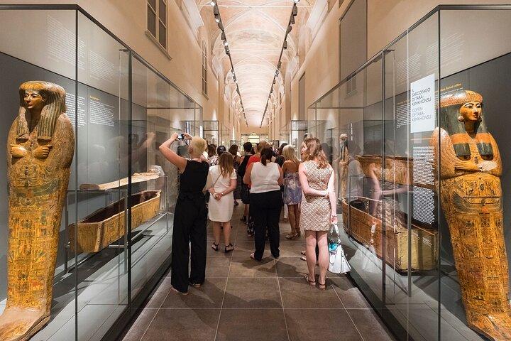Turin: Egyptian Museum Tour and Aperitivo in Iconic Café