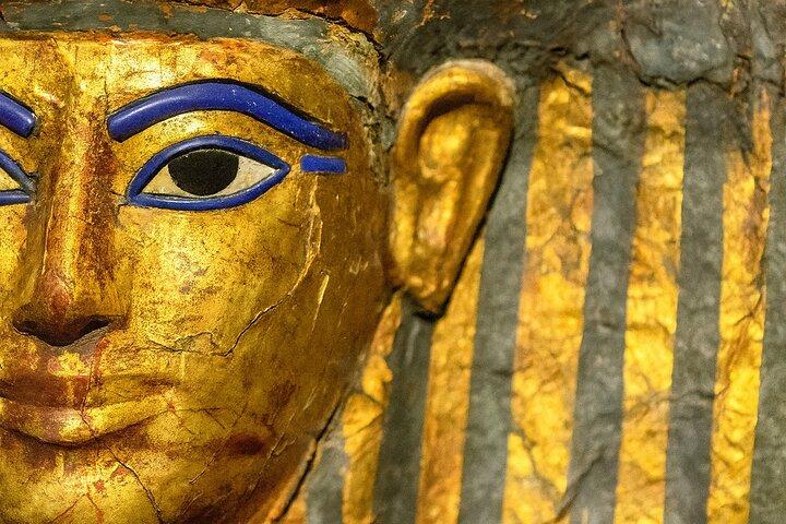 Turin: Egyptian Museum Tour and Aperitivo in Iconic Café