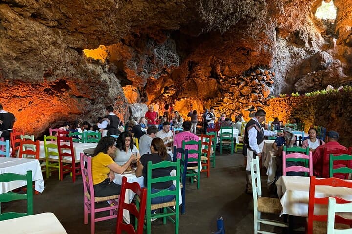 Teotihuacan Pyramids and La Gruta Restaurant