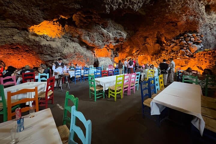 Teotihuacan Pyramids and La Gruta Restaurant