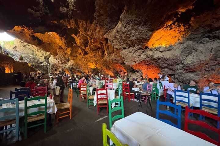Teotihuacan Pyramids and La Gruta Restaurant