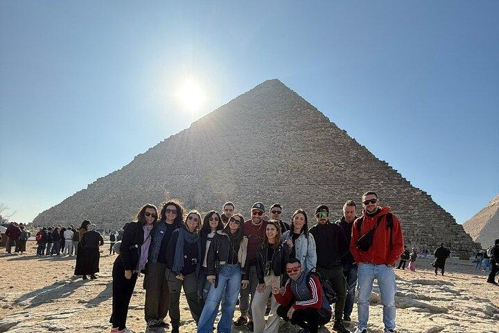 Giza Plateau Tour: Pyramids, Sphinx & Panoramic View