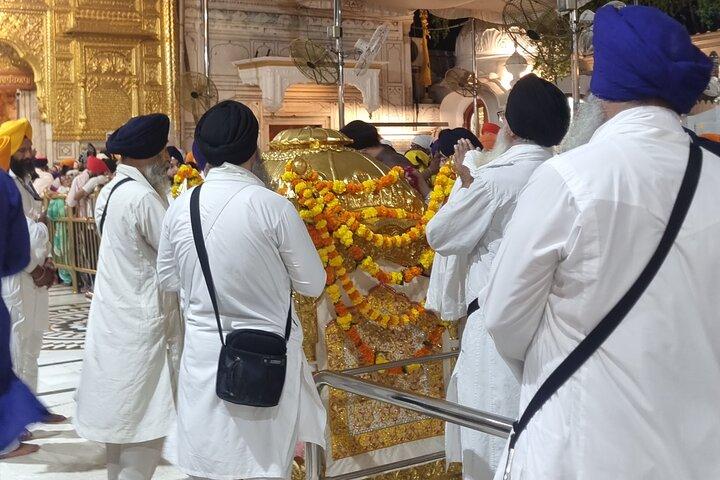 Golden Temple Night Experience – Witness the Palki Ceremony