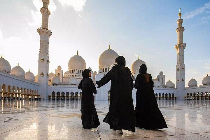 Private Abu Dhabi City Tour with Grand Mosque and Louvre Museum