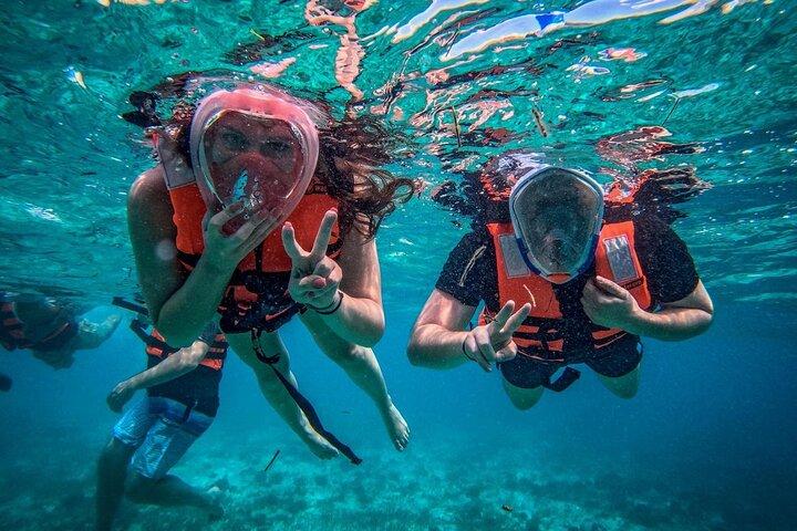 Snorkeling and Catamaran Cruise to Isla Mujeres with Lunch