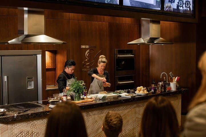 Sydney Fish Market: Singapore Chilli Mud Crab Cooking Class