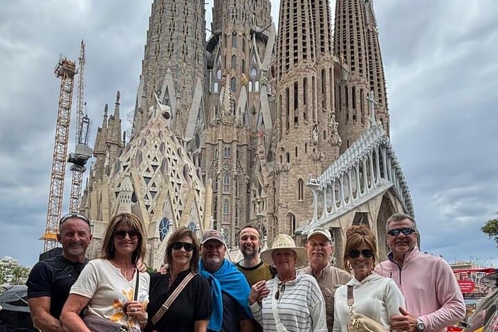 Sagrada Familia, Park Guell & Gaudi Tour with no line Tickets